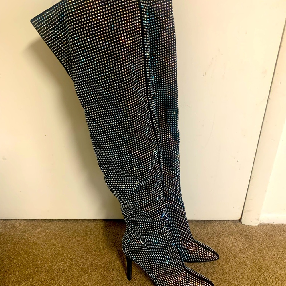Anne Michelle stepping high boots